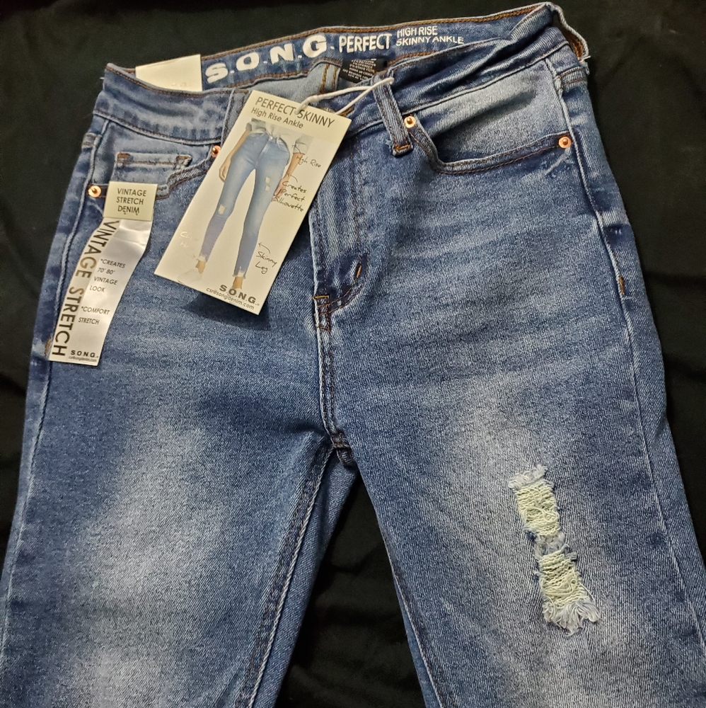😄High rise skinny ankle jeans.